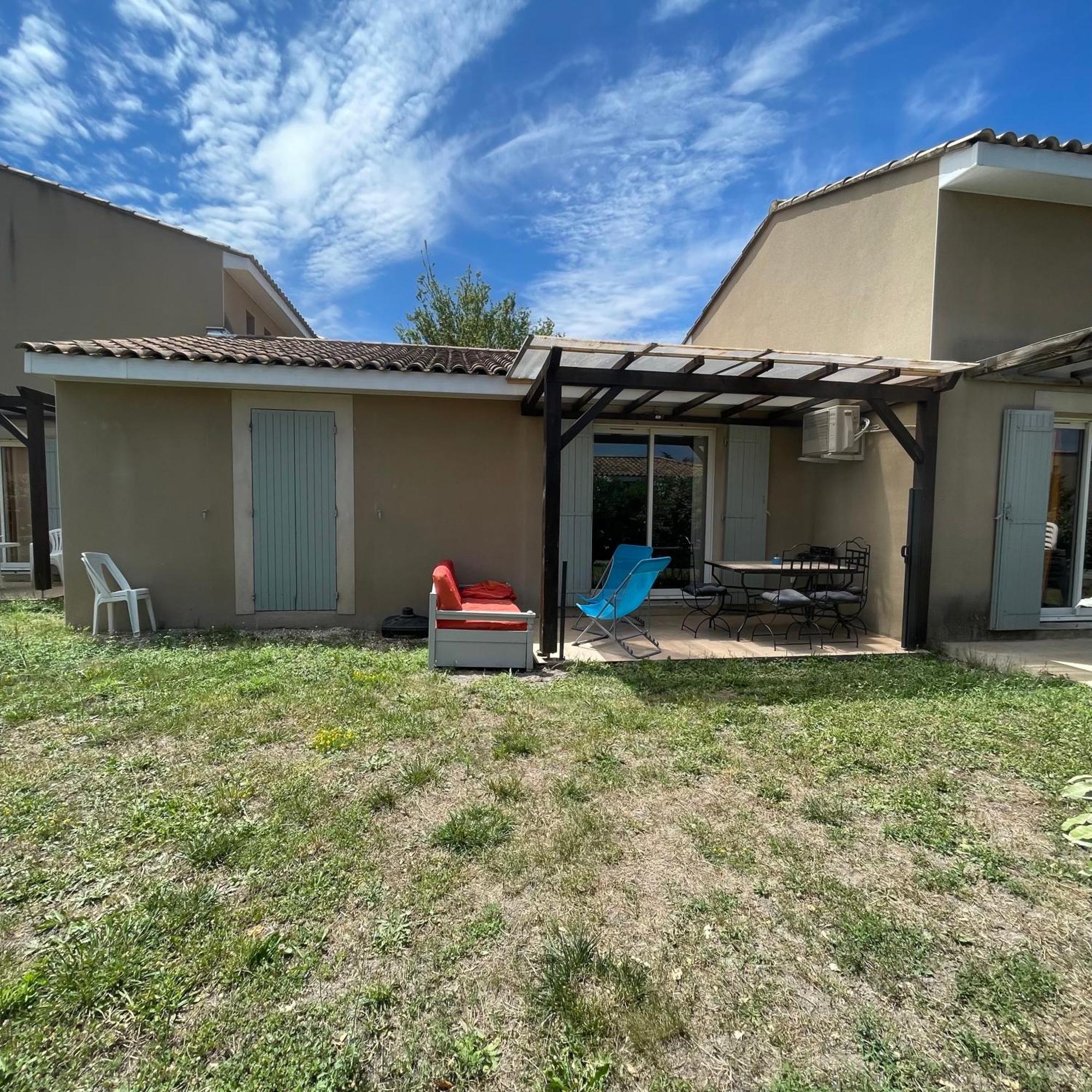Maison Plain Pied Avec Climatisation Dans Une Residence Privee Avec Piscine Saint-Saturnin-lès-Avignon Exteriér fotografie